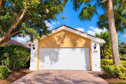 Villa ou maison à louer à Orlando, Floride: 2 chambres, 144.37 m2 № 2434479 - photo 4