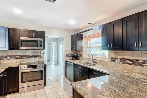 House in Indian lake estates, Florida 3 bedrooms, 163.88 sq.m. № 1657888 - photo 16