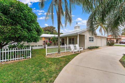 House in Juno Beach, Florida 4 bedrooms, 207.45 sq.m. № 2258158