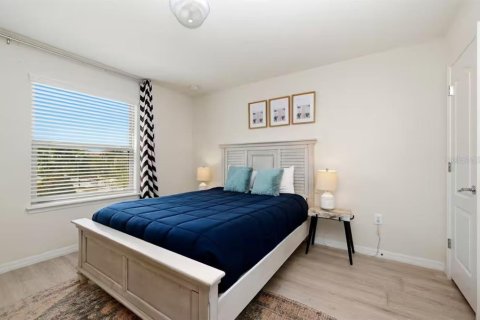 House in Kissimmee, Florida 8 bedrooms, 375.42 sq.m. № 2227229 - photo 4