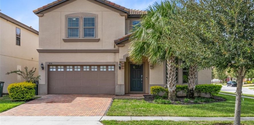 House in Kissimmee, Florida 8 bedrooms, 375.42 sq.m. № 2227229