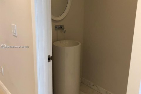 Appartement à louer à Bal Harbour, Floride: 2 chambres, 158.31 m2 № 1862077 - photo 5