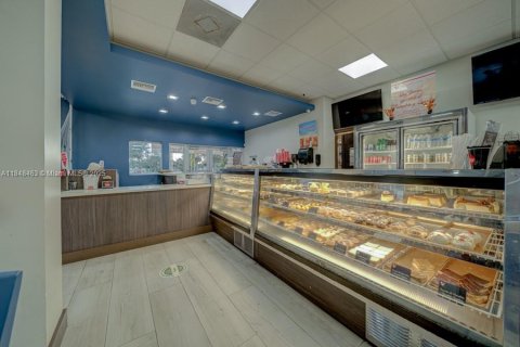 Commercial property in Miami, Florida № 1980713 - photo 3