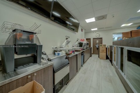 Commercial property in Miami, Florida № 1980713 - photo 24