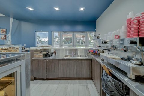 Commercial property in Miami, Florida № 1980713 - photo 30