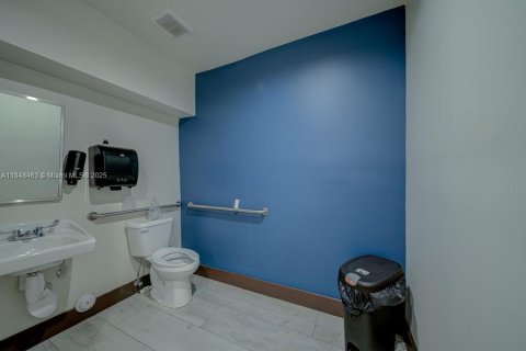 Commercial property in Miami, Florida № 1980713 - photo 9