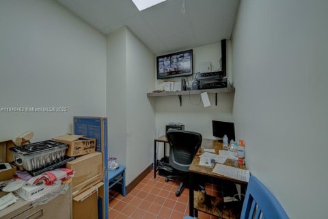 Commercial property in Miami, Florida № 1980713 - photo 20