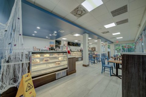 Commercial property in Miami, Florida № 1980713 - photo 6