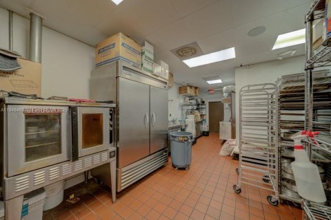 Commercial property in Miami, Florida № 1980713 - photo 17