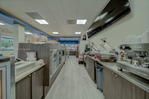 Commercial property in Miami, Florida № 1980713 - photo 27