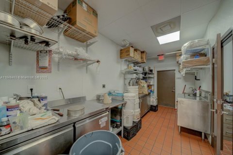 Commercial property in Miami, Florida № 1980713 - photo 18