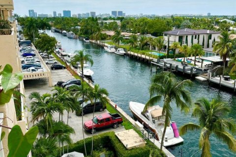 Copropriété à louer à North Miami, Floride: 1 chambre, 67.17 m2 № 1996573 - photo 7