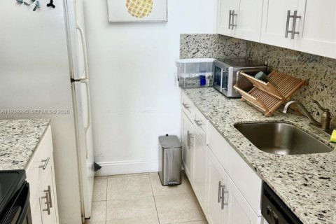 Copropriété à louer à North Miami, Floride: 1 chambre, 67.17 m2 № 1996573 - photo 3