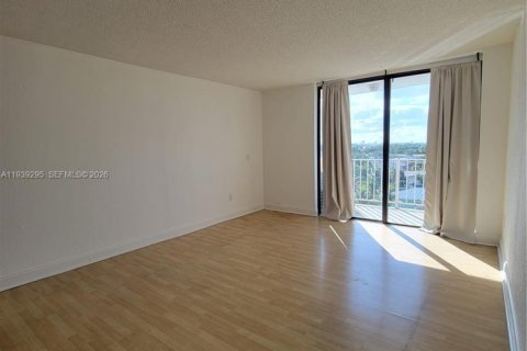 Copropriété à louer à North Miami, Floride: 1 chambre, 67.17 m2 № 1996573 - photo 13
