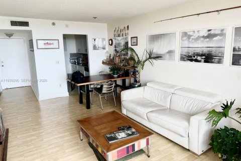 Copropriété à louer à North Miami, Floride: 1 chambre, 67.17 m2 № 1996573 - photo 5