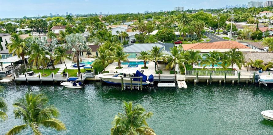 Condo à North Miami, Floride, 1 chambre  № 1996573