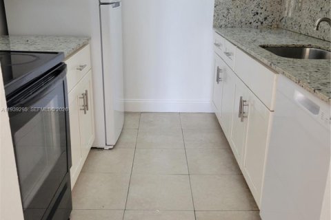 Copropriété à louer à North Miami, Floride: 1 chambre, 67.17 m2 № 1996573 - photo 11