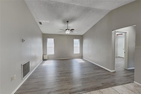 Villa ou maison à louer à Sarasota, Floride: 3 chambres, 161.37 m2 № 2385965 - photo 2