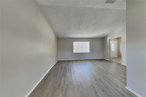Villa ou maison à louer à Sarasota, Floride: 3 chambres, 161.37 m2 № 2385965 - photo 4