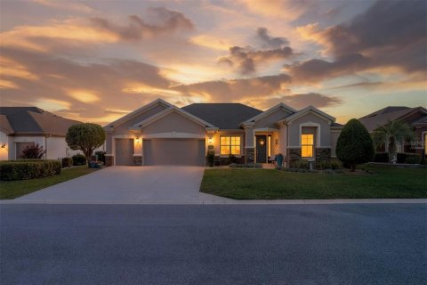 House in Ocala, Florida 3 bedrooms, 224.17 sq.m. № 2347621