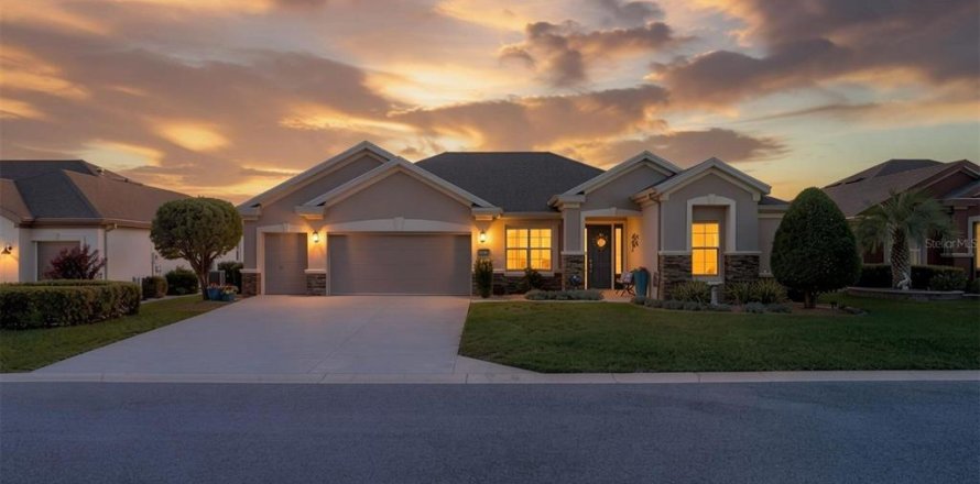 House in Ocala, Florida 3 bedrooms, 224.17 sq.m. № 2347621