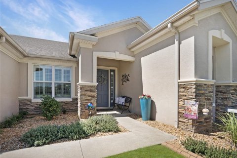 House in Ocala, Florida 3 bedrooms, 224.17 sq.m. № 2347621 - photo 2