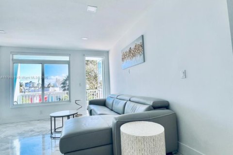 Copropriété à louer à Miami Beach, Floride: 1 chambre, 65.03 m2 № 1705331 - photo 3