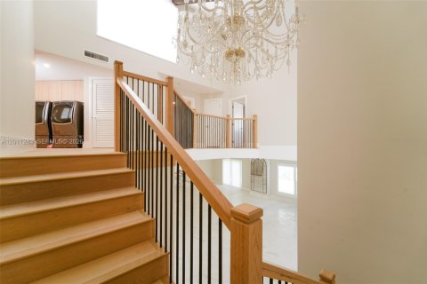 Villa ou maison à louer à Miami, Floride: 5 chambres, 356.74 m2 № 2076667 - photo 13