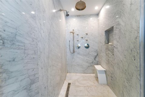 Villa ou maison à louer à Miami, Floride: 5 chambres, 356.74 m2 № 2076667 - photo 21