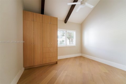Villa ou maison à louer à Miami, Floride: 5 chambres, 356.74 m2 № 2076667 - photo 22