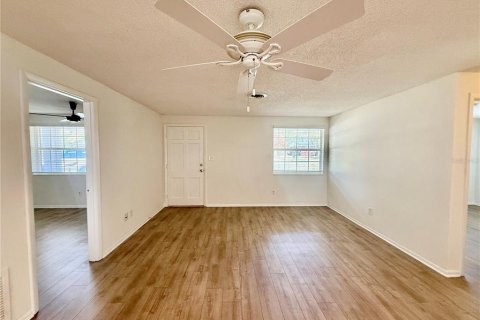 House in Winter Park, Florida 3 bedrooms, 104.79 sq.m. № 2142854 - photo 7