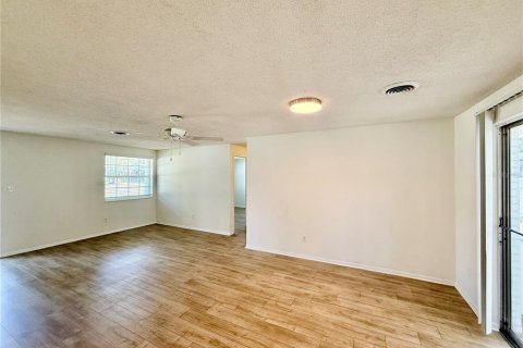 House in Winter Park, Florida 3 bedrooms, 104.79 sq.m. № 2142854 - photo 6