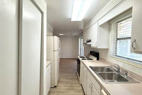 House in Winter Park, Florida 3 bedrooms, 104.79 sq.m. № 2142854 - photo 10