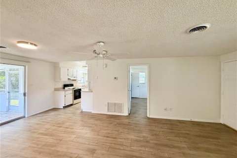 House in Winter Park, Florida 3 bedrooms, 104.79 sq.m. № 2142854 - photo 8