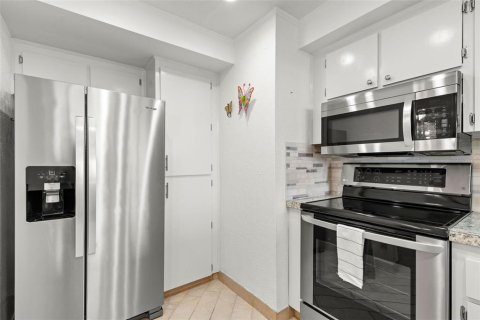 Copropriété à louer à Saint Petersburg, Floride: 1 chambre, 72.46 m2 № 2406516 - photo 17