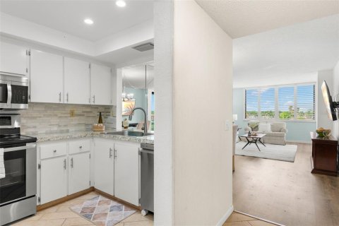 Copropriété à louer à Saint Petersburg, Floride: 1 chambre, 72.46 m2 № 2406516 - photo 15