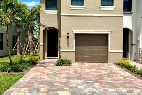 Townhouse in Lake Worth, Florida 3 bedrooms, 174.56 sq.m. № 2082961