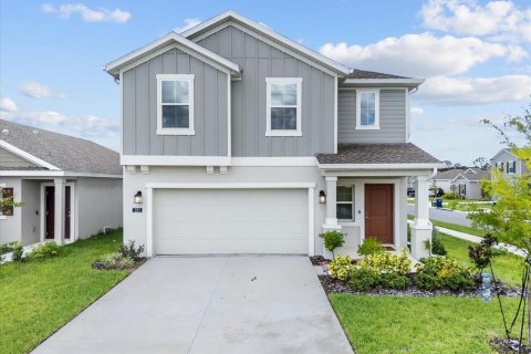 House in Winter Haven, Florida 4 bedrooms, 179.58 sq.m. № 1881342 - photo 1