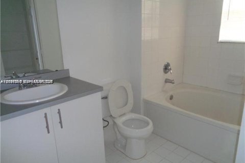 Apartamento en alquiler en Pembroke Pines, Florida, 2 dormitorios, 85.66 m2 № 2387960 - foto 8