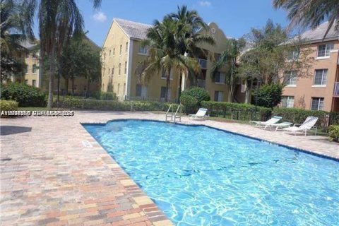 Apartamento en alquiler en Pembroke Pines, Florida, 2 dormitorios, 85.66 m2 № 2387960 - foto 1