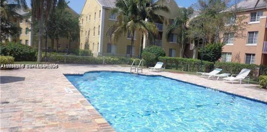Apartamento en Pembroke Pines, Florida 2 dormitorios, 85.66 m2 № 2387960