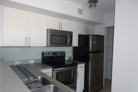 Apartamento en alquiler en Pembroke Pines, Florida, 2 dormitorios, 85.66 m2 № 2387960 - foto 5