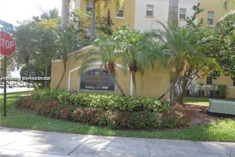 Apartamento en alquiler en Pembroke Pines, Florida, 2 dormitorios, 85.66 m2 № 2387960 - foto 2