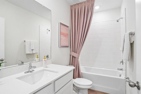 Townhouse in Tampa, Florida 3 bedrooms, 155.43 sq.m. № 2210983 - photo 23