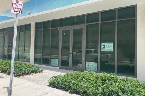 Propiedad comercial en alquiler en Miami, Florida № 736430 - foto 1