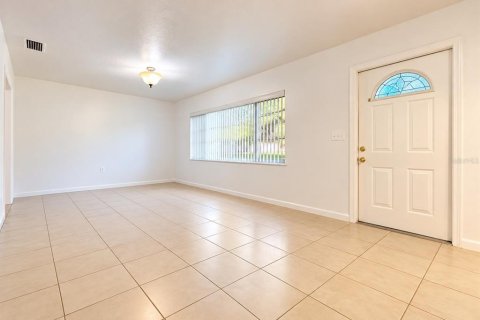 Villa ou maison à louer à Winter Park, Floride: 2 chambres, 102.19 m2 № 2408730 - photo 2