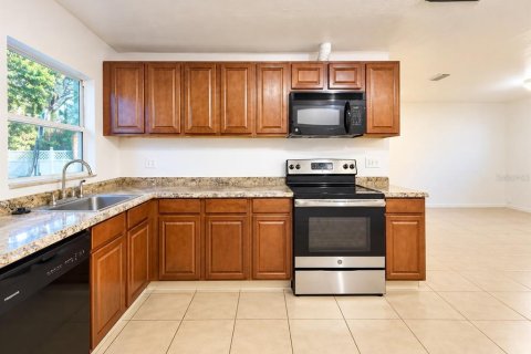Villa ou maison à louer à Winter Park, Floride: 2 chambres, 102.19 m2 № 2408730 - photo 4