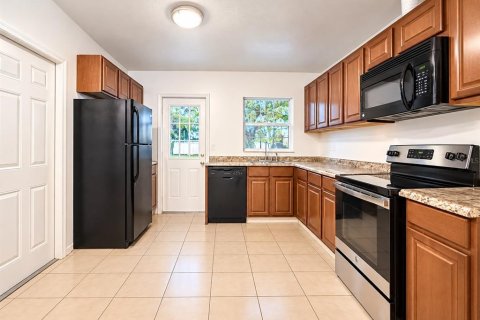 Villa ou maison à louer à Winter Park, Floride: 2 chambres, 102.19 m2 № 2408730 - photo 3