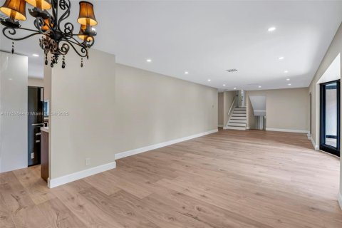 House in Palm Beach Gardens, Florida 4 bedrooms, 298.49 sq.m. № 1697373 - photo 21