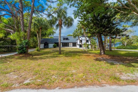 House in Palm Beach Gardens, Florida 4 bedrooms, 298.49 sq.m. № 1697373 - photo 10